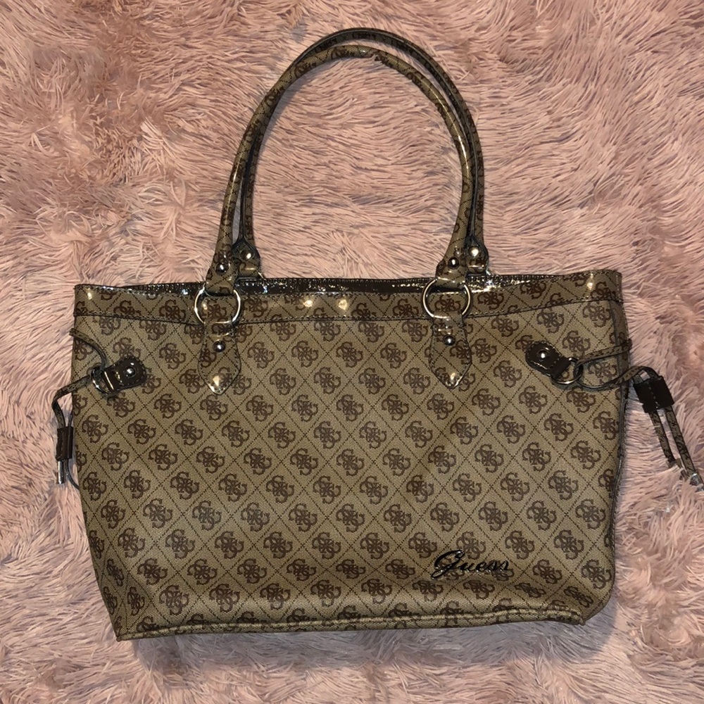 Guess tote